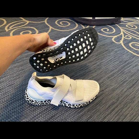 Adidas x Stella McCartney Ultra Boost - Picture 2 of 3
